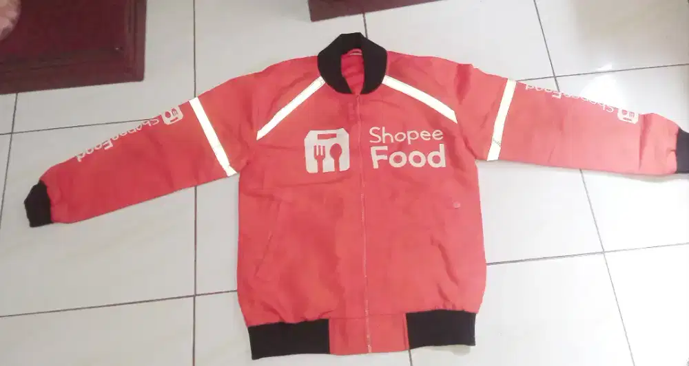 Jaket driver shopeefood masih bagus