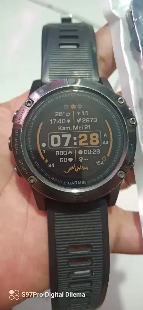 Jam Garmin tanpa kardus