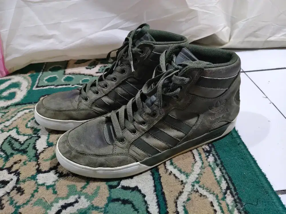 Sepatu adidas hardcourt