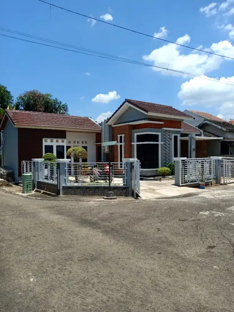 Rumah minimalis modern gaya Eropa kombinasi Jogja