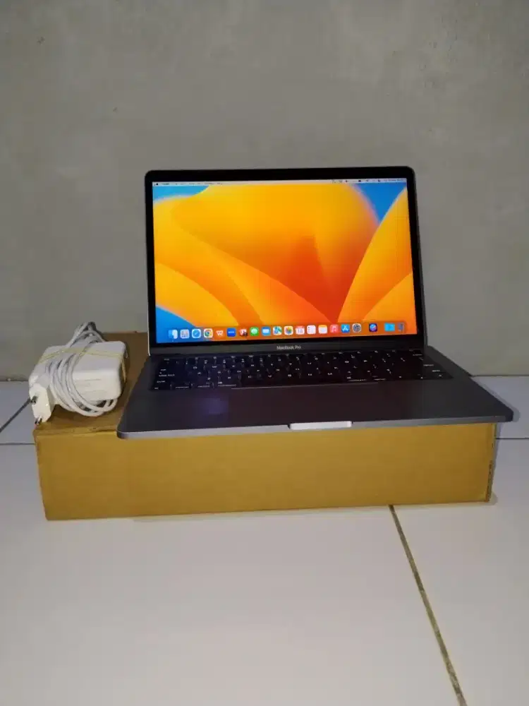 MacBook Pro 2017 8/512 Space Grey Siap Pakai