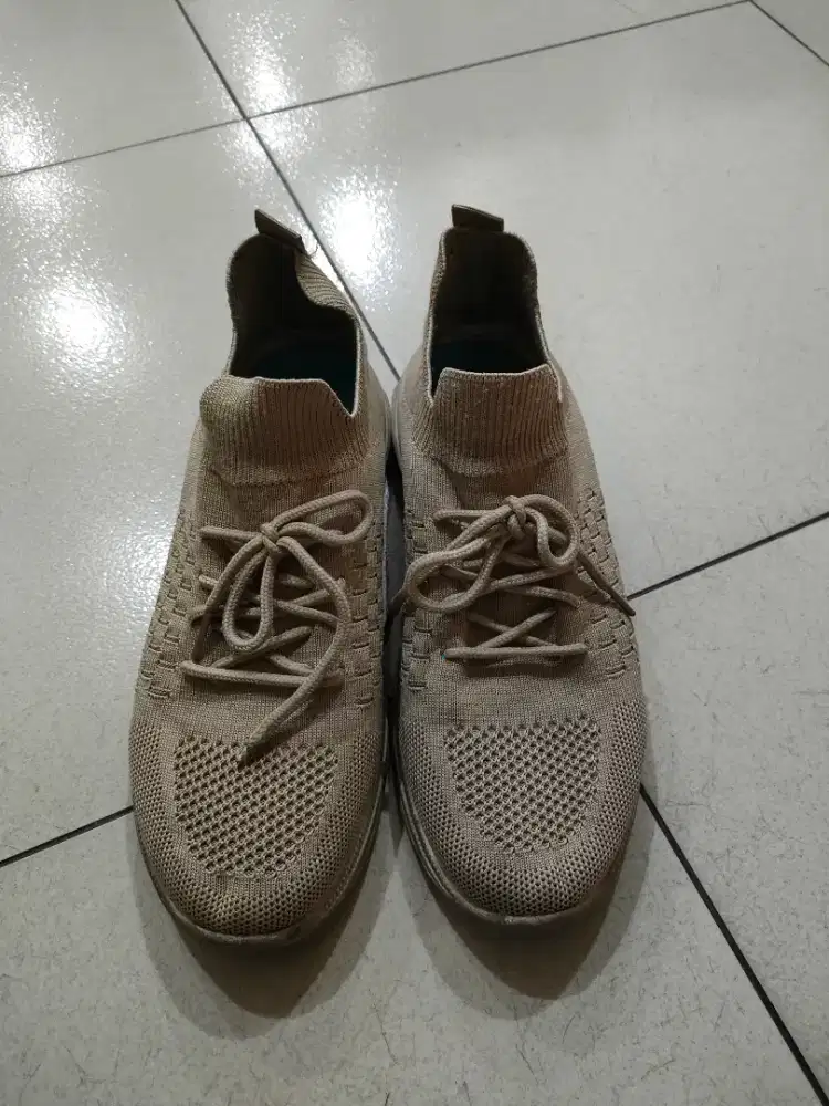 Sepatu sport Wanita - Preloved