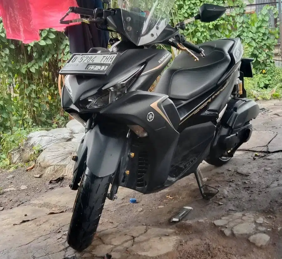 YAMAHA AEROX S CON ABS TAHUN 2021 CONNECTED HITAM GOLD