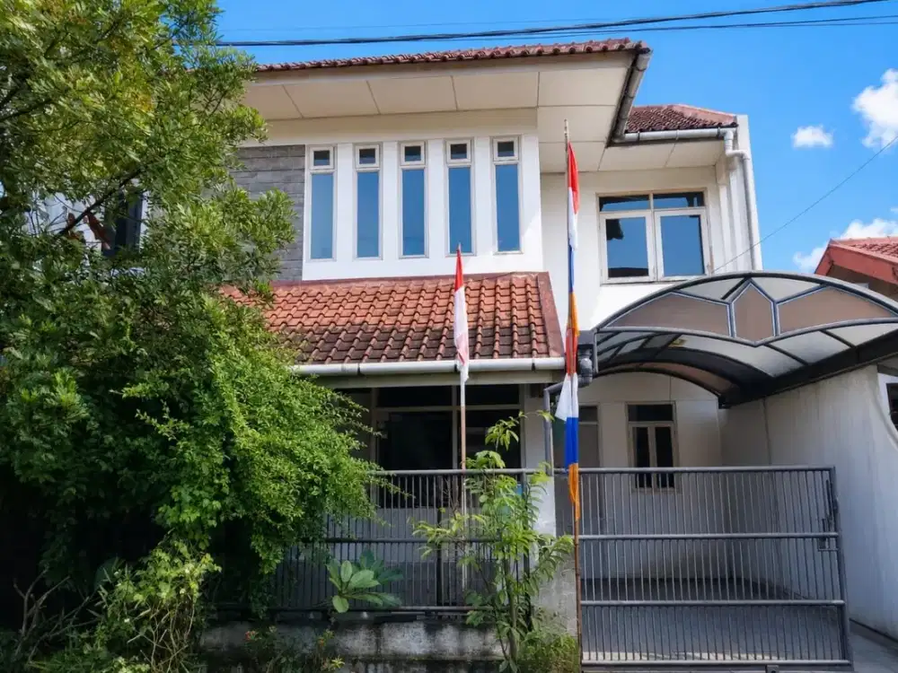Jual rumah siap huni lokasi komplek Arcamanik Bandung