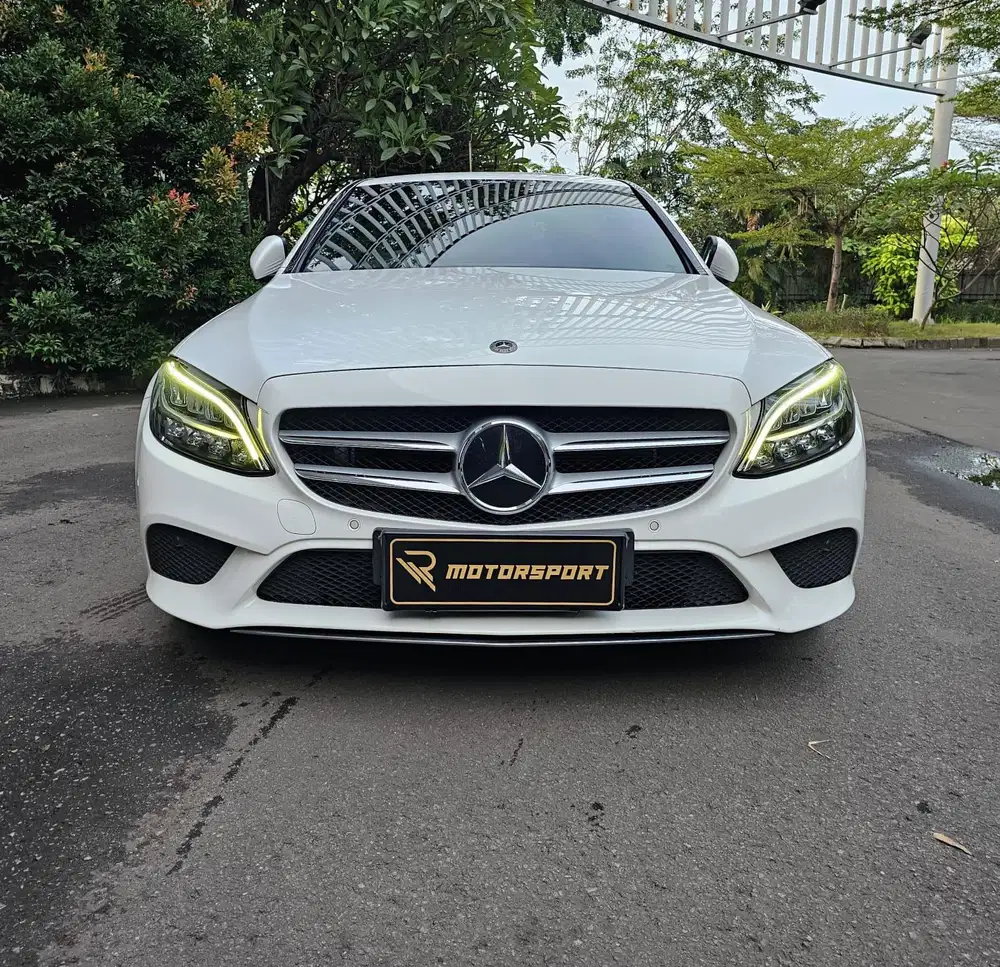 Mercedes Benz C200 2019 Eq boost low km mercy c 200