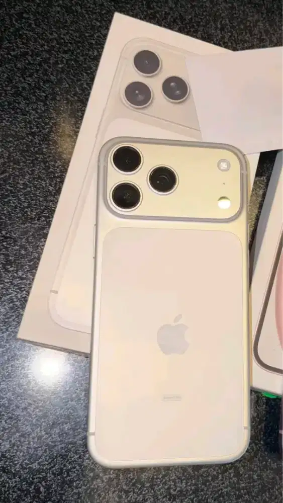 Jual iPhone 17 Pro Max like new