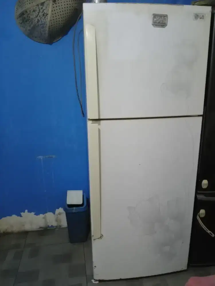 Kulkas 2 pintu LG di jual murah