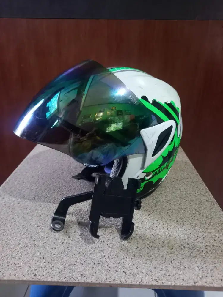 Helm anak karakter robot