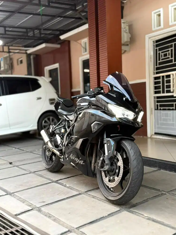 Dijual Motor ZX25R New Km: 5.000