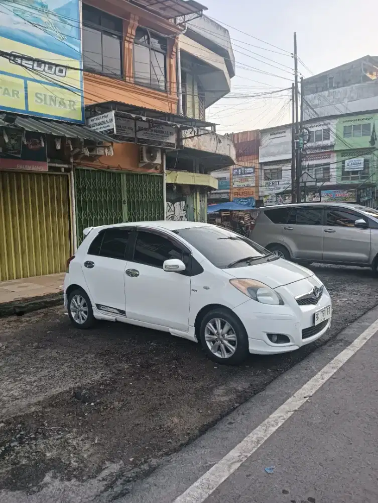 Yaris E matic Th 2011