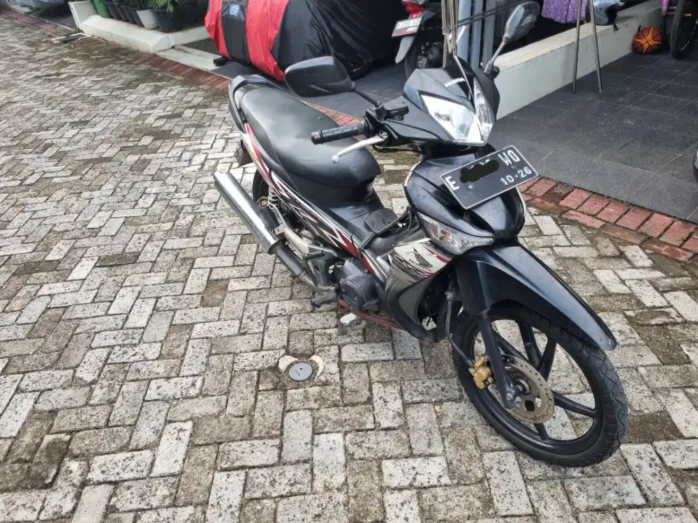 Supra X 125 Hitam Tahun 2011