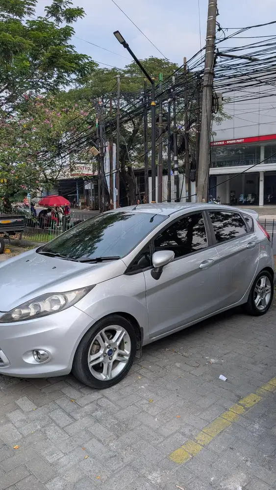 Dijual Ford Fiesta 2013 Bensin