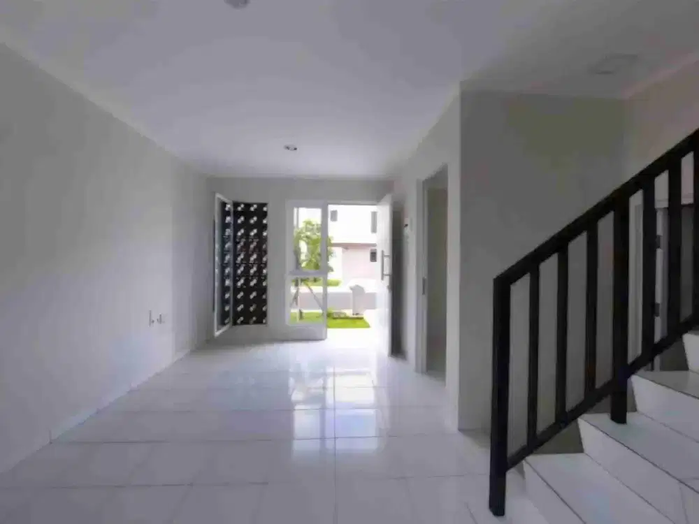 Jual rumah 2 lantai siap huni di kawasan berkembang Summarecon