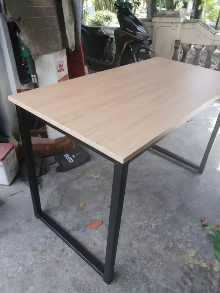 Meja permanen lapis hpl.