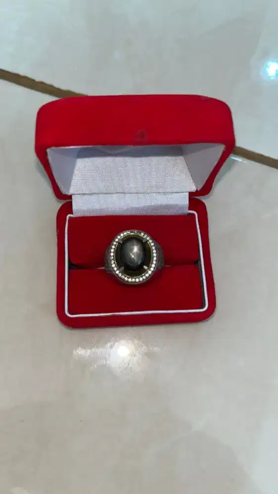 Black sapphire ( golden star)