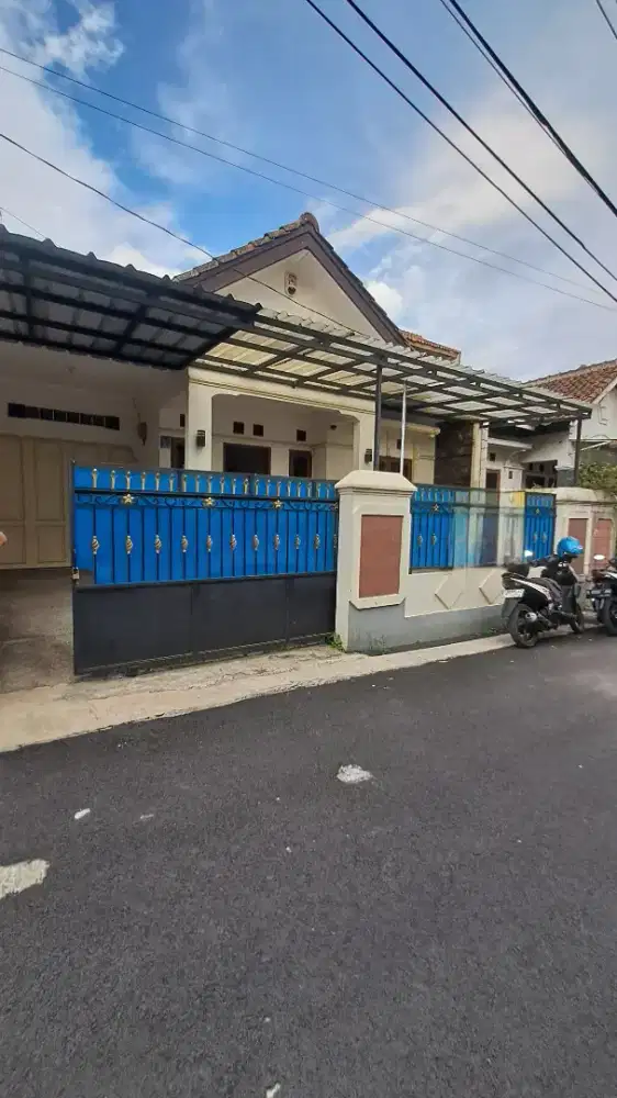Rumah bagus siap huni di Batu Indah Buah Batu dekat Batununggal Indah