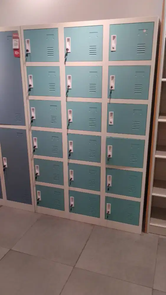 Locker Metal 18 Pintu – Kuat, Aman & Multifungsi
