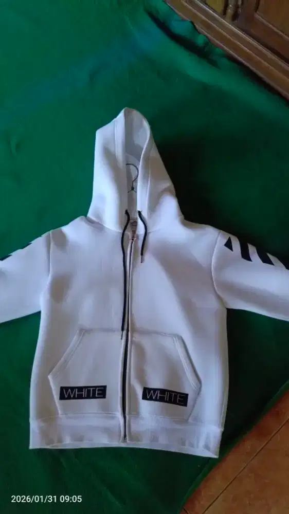 Jaket Hoodie warna putih hitam
