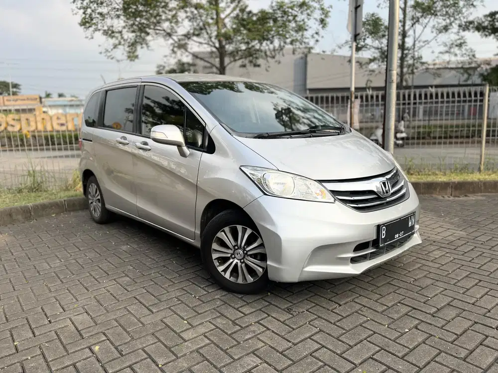 HONDA Freed E PSD at 2012 Silver