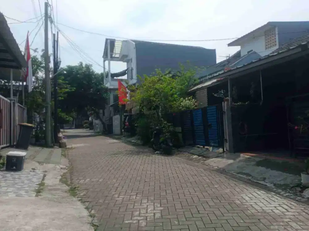 lingkungan. asri.  kemana2. dekat. hrg. super. terjangkau.      cpt. dpt.       pass. depan. shilla. sawangan.