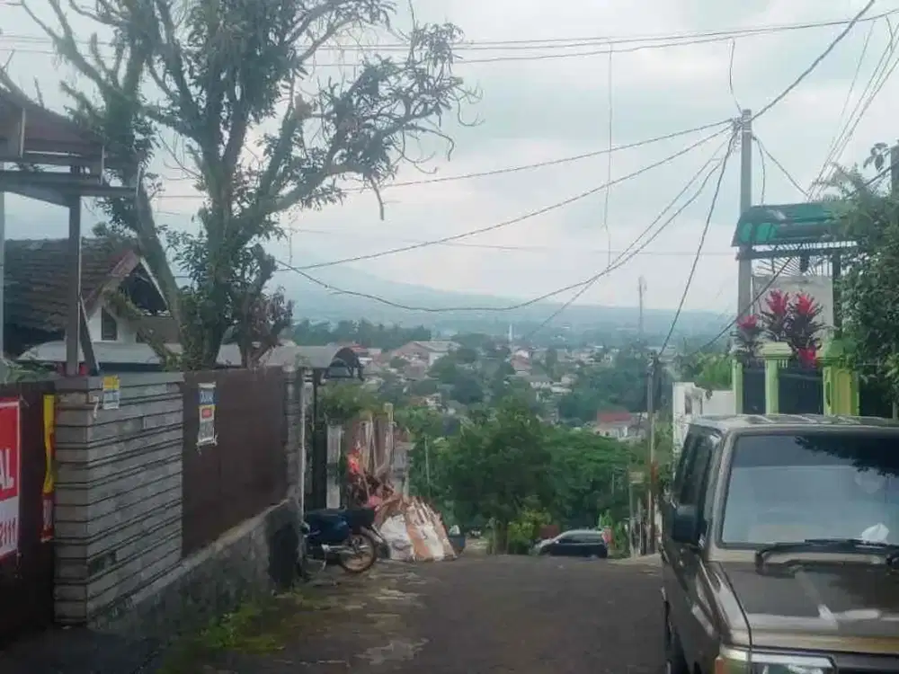 rumah. besar. view. gunung.    tengah. kota. Bogor.         rmh.  besar. hrg. mini.     lokasi. bgs.  untuk. kos2an.