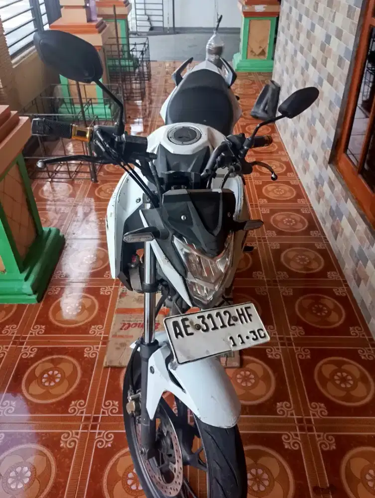 dijual cepat motor CB 150 R tahun 2015 nego sampai deal