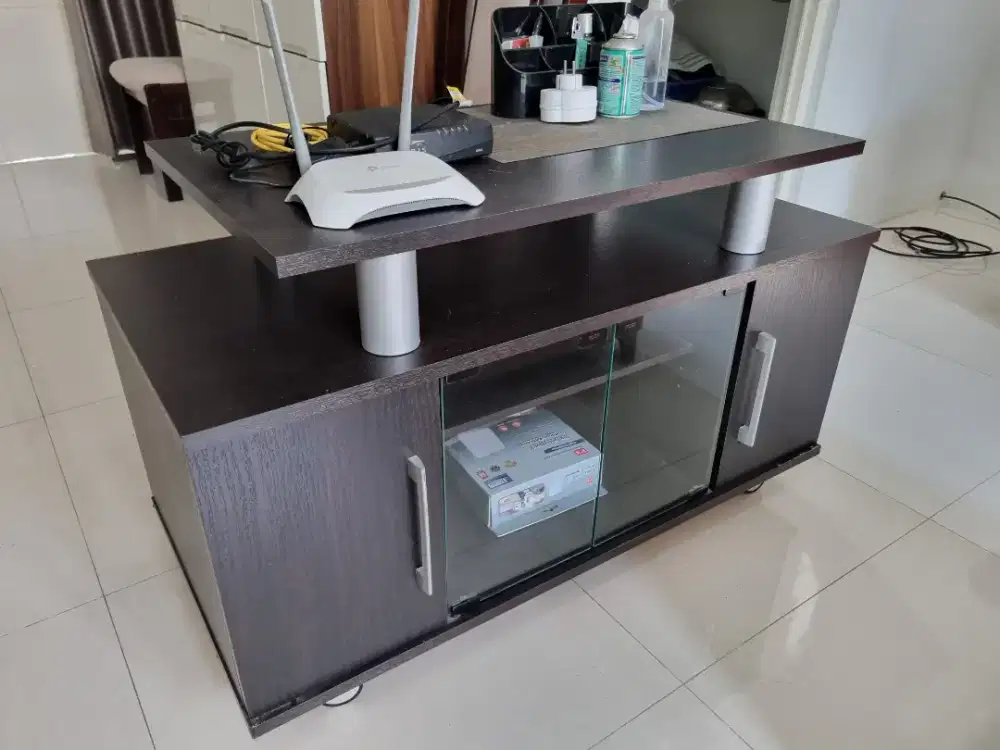 Meja TV minimalis