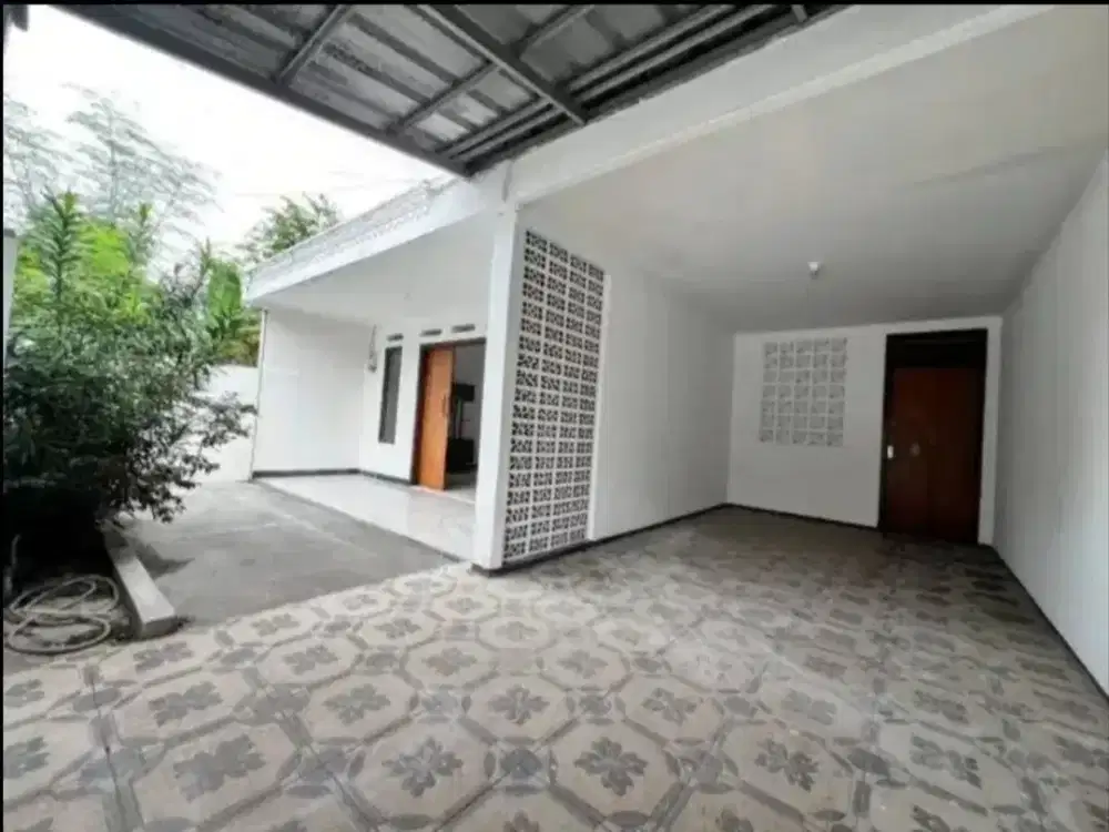 Rumah bagus siap huni lingkungan tenang di kembar sayap BKR