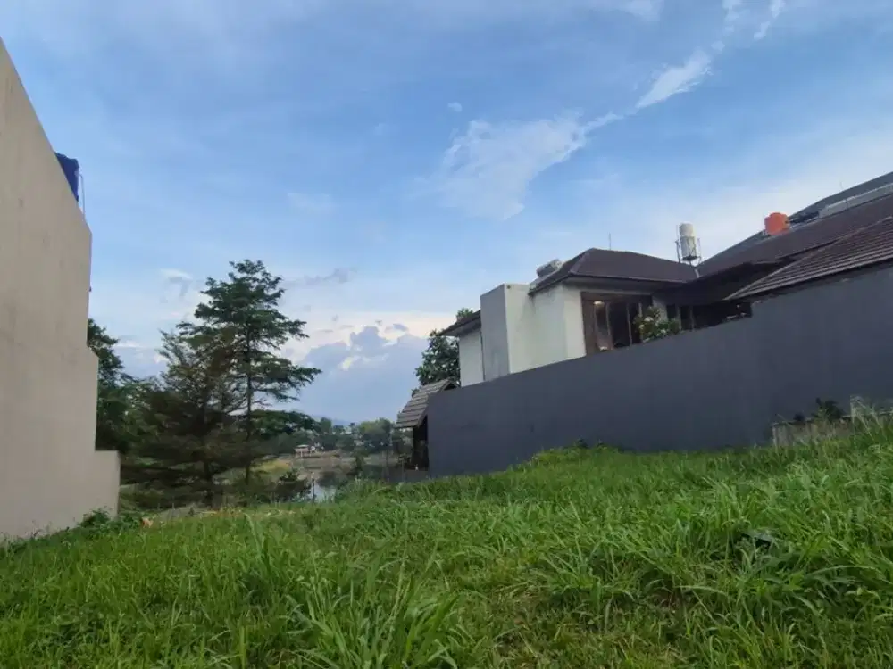Tanah Favorit di Kota Baru Parahyangan, Bandung. Lingkungan Asri dan Eksklusif
