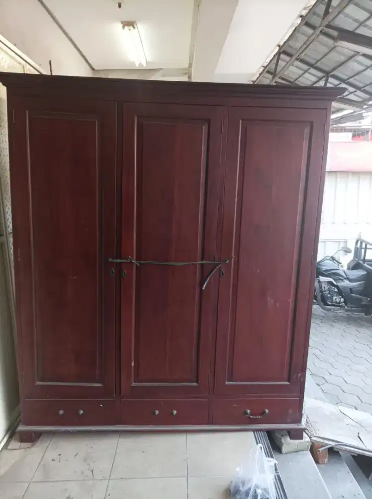 Lemari Jati 3 pintu