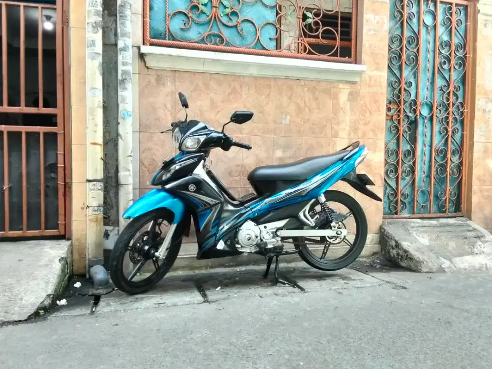 Yamaha Jupiter z 2011 warna biru velg racing