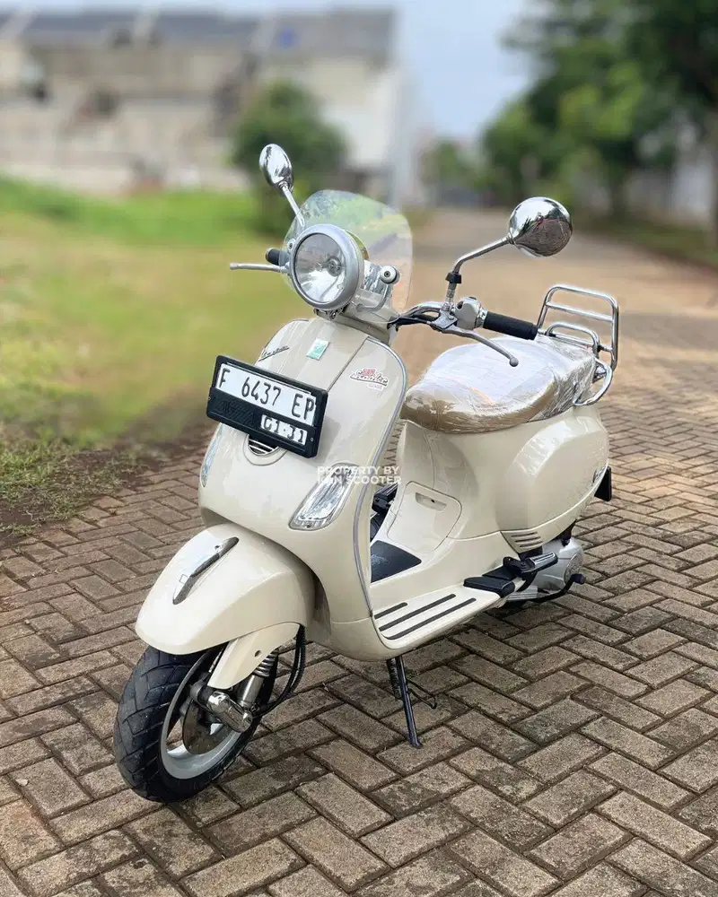 JUAL MURAH VESPA LXV 150 3V 2015 MULUS