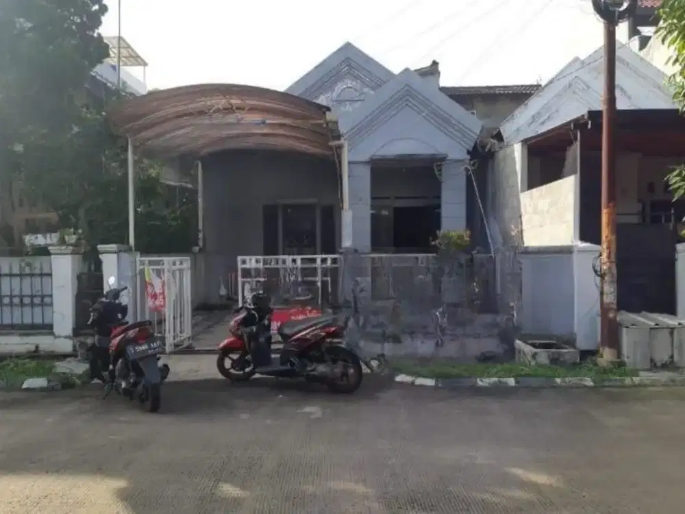 Rumah kokoh di Istana Kawaluyaan Buah Batu lingkungan nyaman