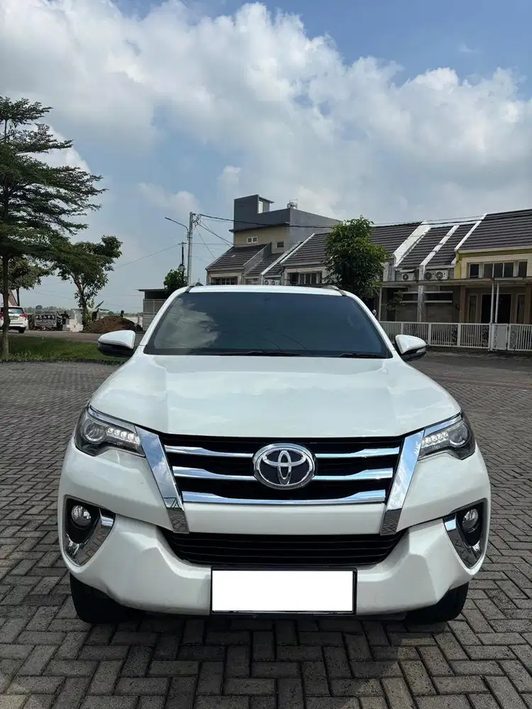 Toyota Fortuner 2.4 VRZ Diesel Matic 2017 Putih Plat L