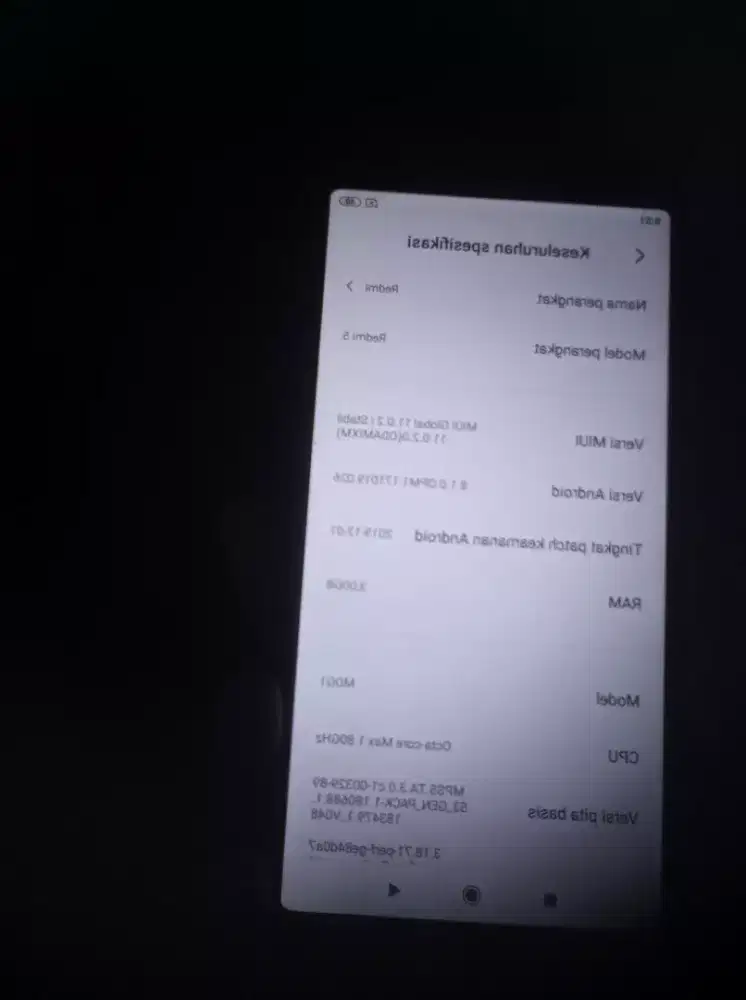 di jual aj hp redmi 5 ram 3/32 kondisi normal mulus siap pakai