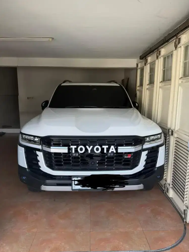 Land Cruiser 300 4x4 GRS 2025