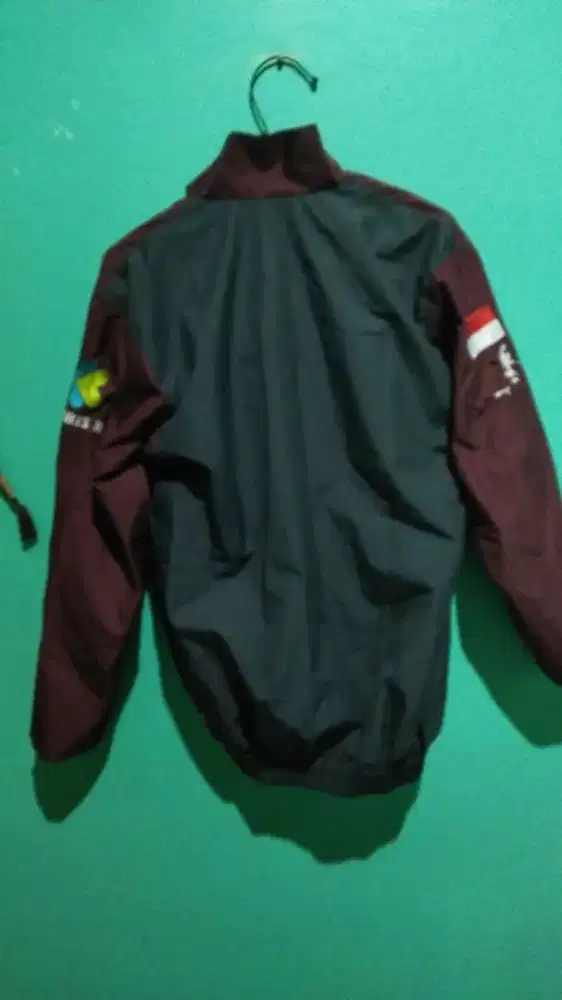 Jaket parasut ukuran L