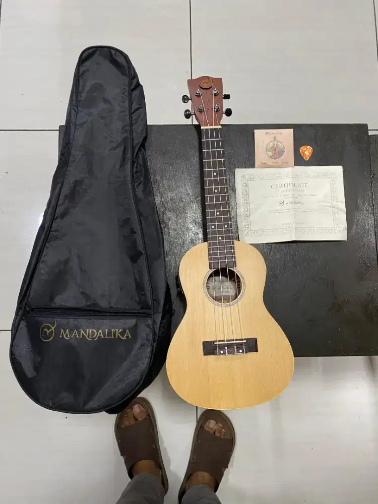 Jual ukulele concerto