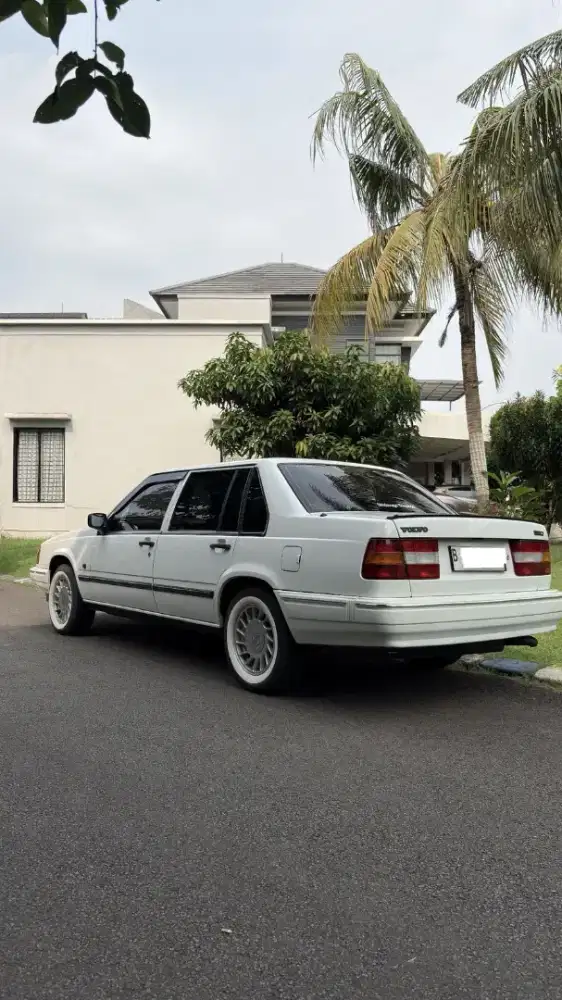 Volvo 960At  Warna Putih Original ,mulus rapih,