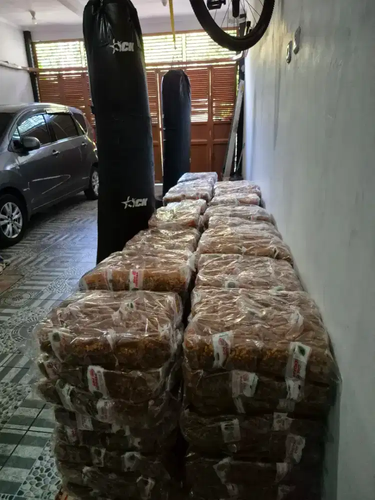Di cari sales motoris untuk memasarkan makroni dindaku,komisi&bonus
