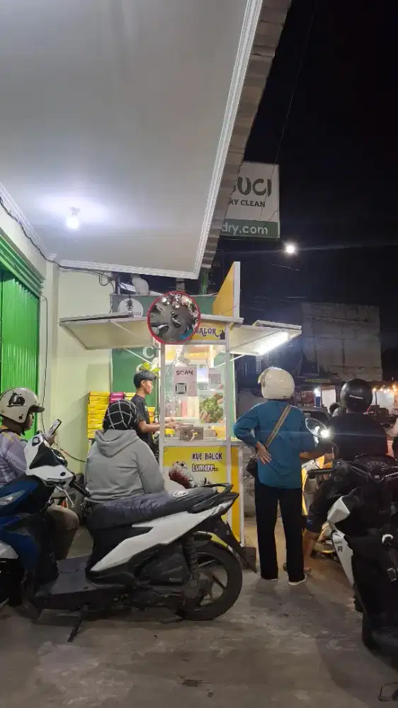 DIBUTUHKAN PENJAGA STAND KUE BALOK