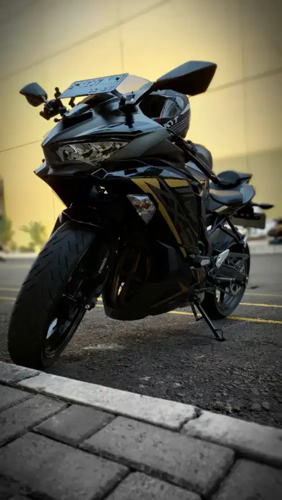 ZX25R Full paper low odo