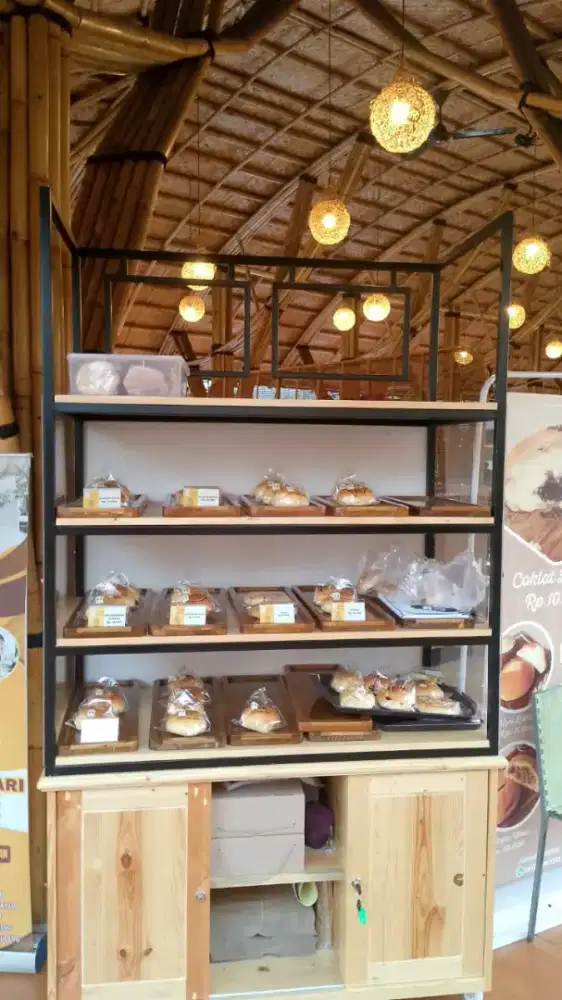 Lemari Display Roti