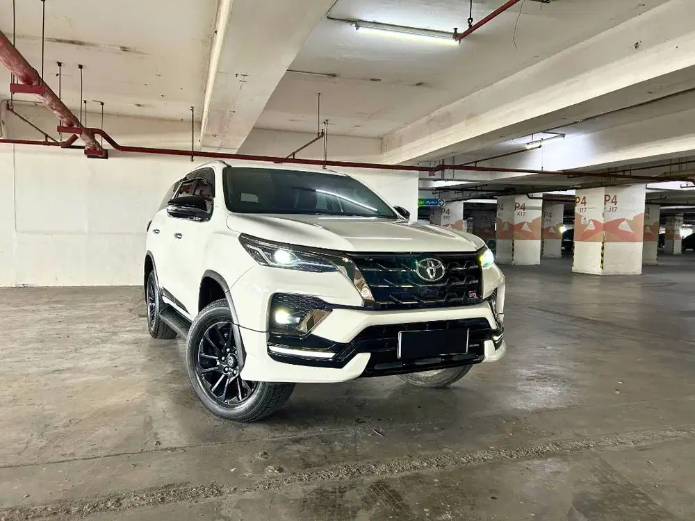 Toyota fortuner 2.8 gr nik 2023 stnk 05/2027 tangan pertama dari baru