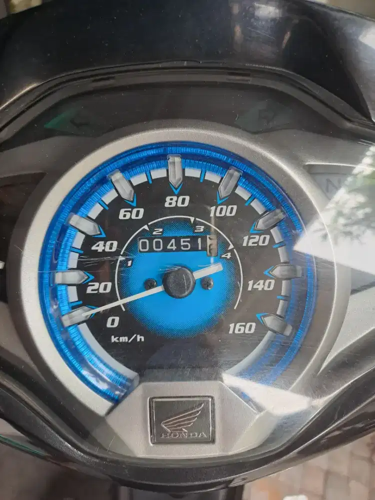 Dijual supra x 125 helm in simpanan km 400 asli