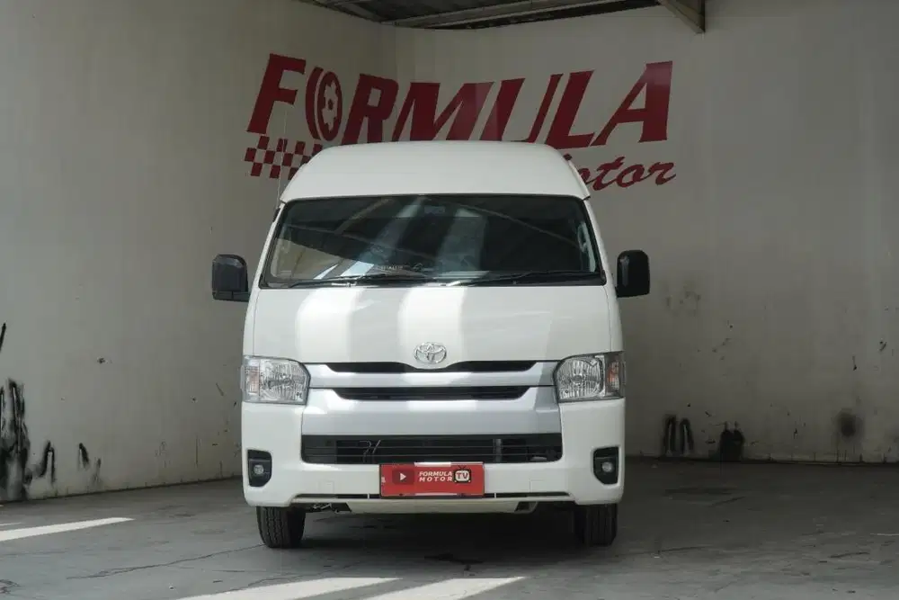 (LOW KM 760, LIKE NEW) Hi Ace Commuter Diesel 3.0 MT 2025