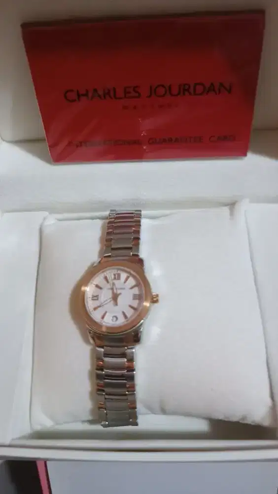 Jam tangan Charles Jourdan