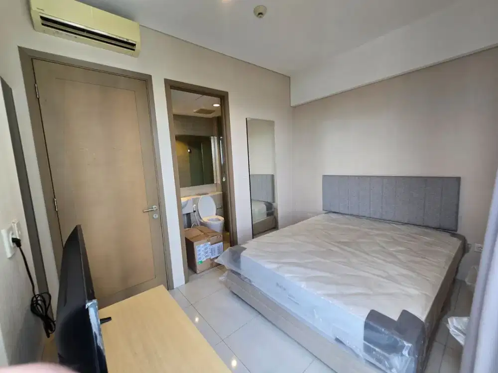 Furnished !!! Apartemen 3 Kamar Lantai 5 di Taman Anggrek
