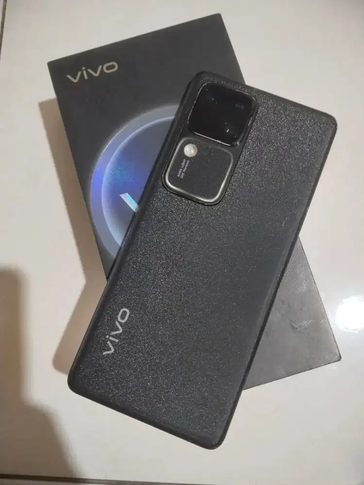 Vivo V30 5G ram 12/512 NFc