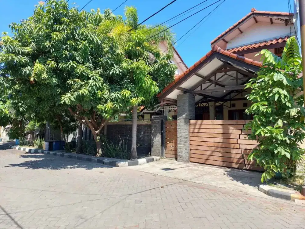 Rumah di Gayung Kebonsari